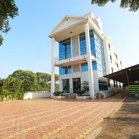 SPOT ON 10418 Hotel Sai Pancham Shirdi Bagian luar foto