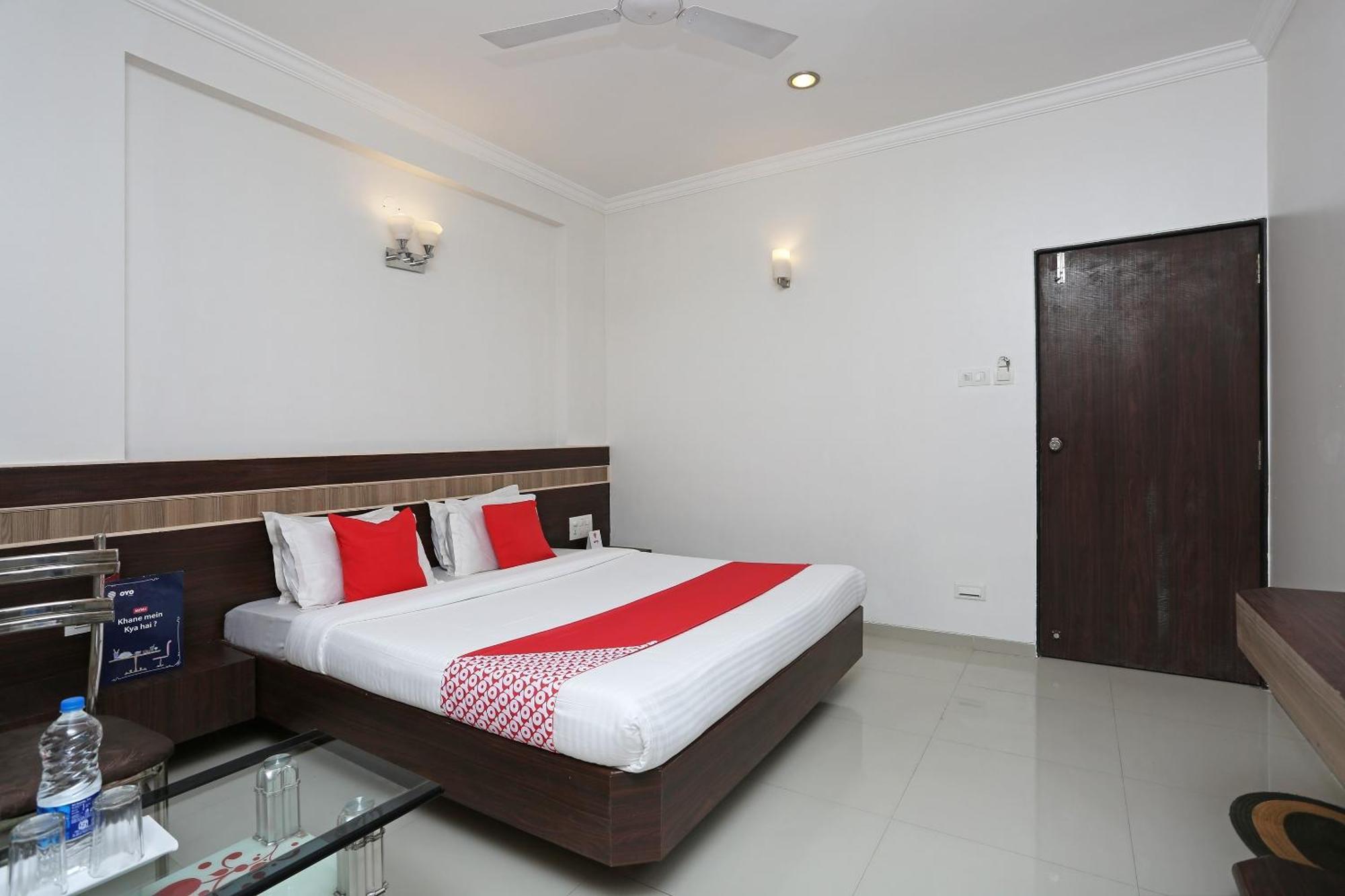 SPOT ON 10418 Hotel Sai Pancham Shirdi Bagian luar foto