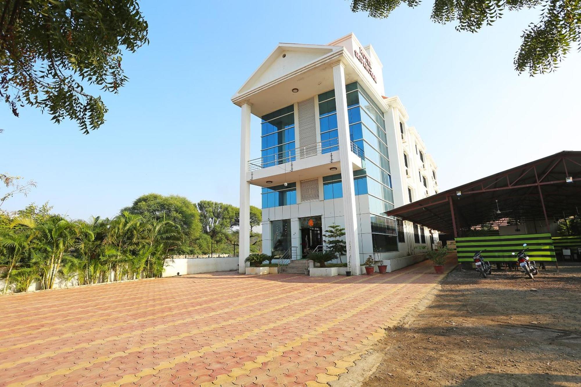 SPOT ON 10418 Hotel Sai Pancham Shirdi Bagian luar foto